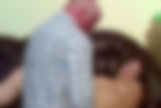 Opa und seine Enkelin beim Ficken